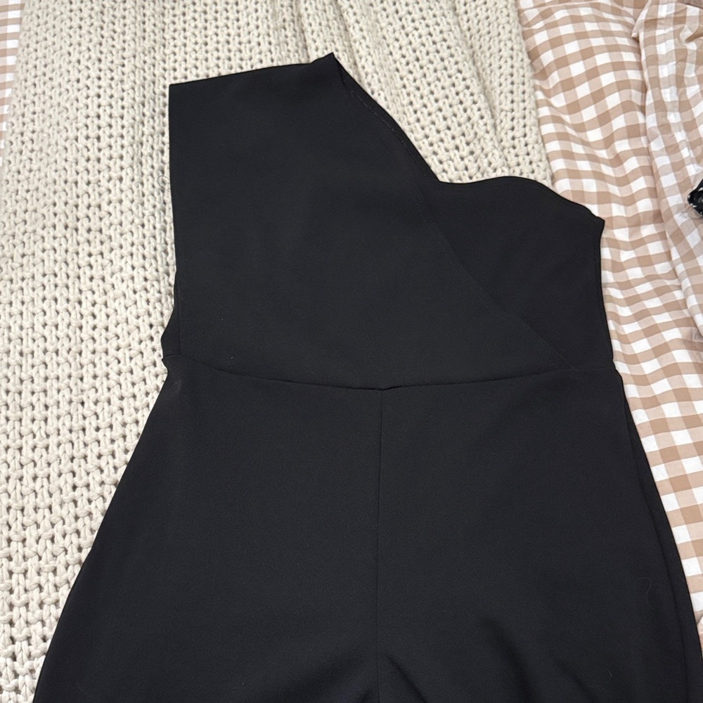 Pretty Little Thing Black One-Shoulder Jumpsuit